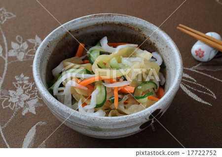 在水母的水母 17722752