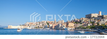 Panoramic cityscape of old Gaeta, Italy 17722844