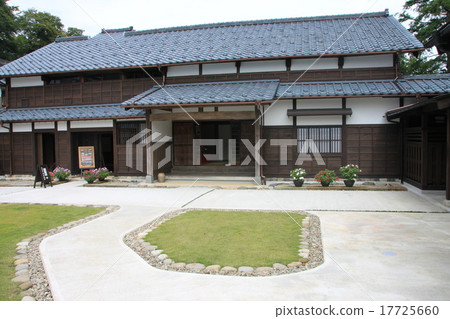 Autumn's Hokuriku Road 17725660