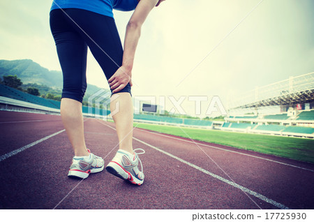 woman runner hold her sports injured knee 17725930