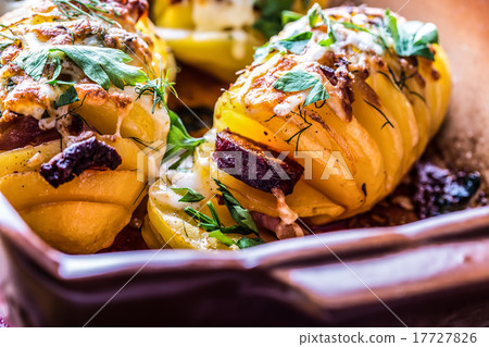 Potato.Roasts potatoes. Home cooking roasts potato Potato.Roasts potatoes. Home cooking roasts potato 17727826