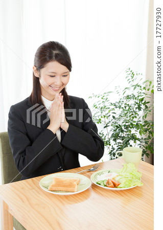 Business woman breakfast preparation 17727930