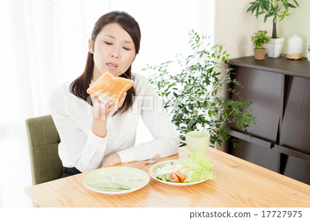 女商人早餐早晨準備晚睡眠 女商人早餐早晨準備晚睡眠 17727975