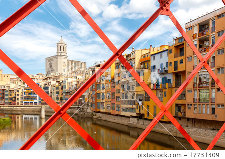 Girona. Multi-colored facades of houses on the 17731309