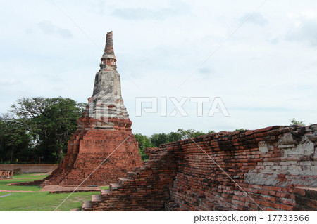 Thai Ayutthaya remains Wat Chaiwattanaram Thai Ayutthaya remains Wat Chaiwattanaram 17733366