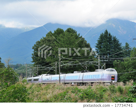 E351 system express supermarket Azusa going through the central line backing Yatsugatake with clouds on the ridge line 17734741