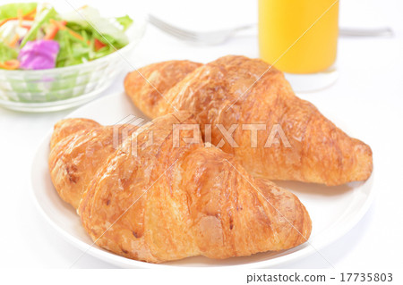 美味的羊角麵包的早晨 17735803