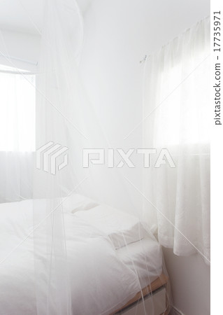 The bedroom  17735971