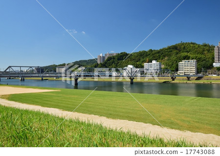 在初秋和Ka線的大田河排水道路 在初秋和Ka線的大田河排水道路 17743088