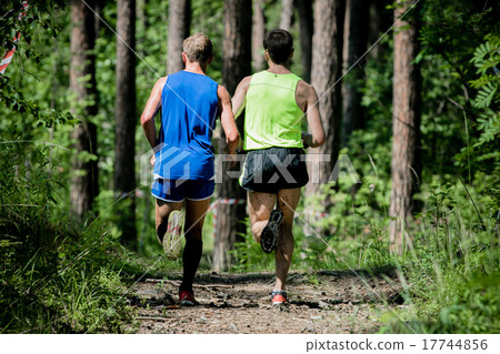 two men run 17744856