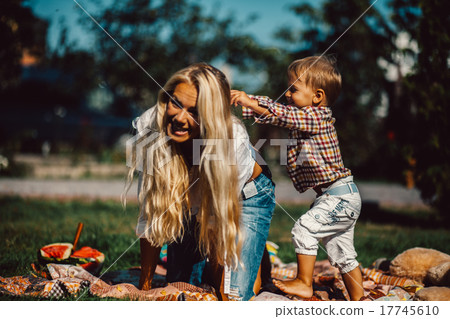 Mother with kids 17745610