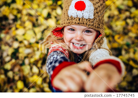 Daugher smile in camera 17745745