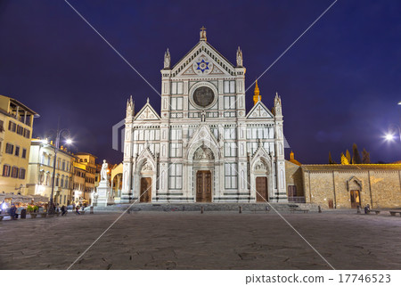 Basilica of Santa Croce at the evening 17746523