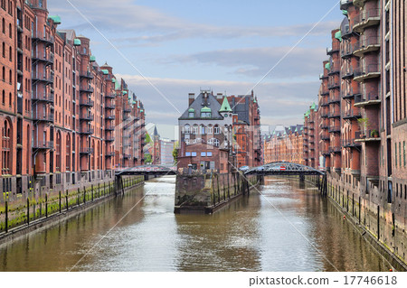 House and brides in warehouse district, Hamburg House and brides in warehouse district, Hamburg 17746618