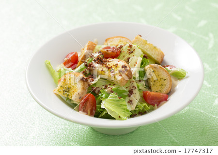 Caesar salad  17747317