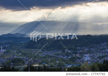 河流露台的光點 17747782