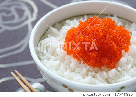 Tobiko and rice 17748880