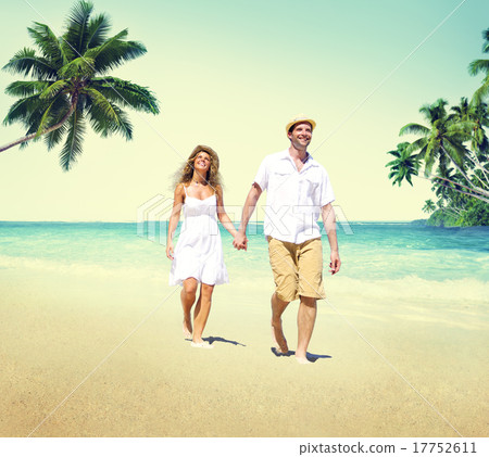 Honeymoon Couple Summer Beach Dating Concept Honeymoon Couple Summer Beach Dating Concept 17752611