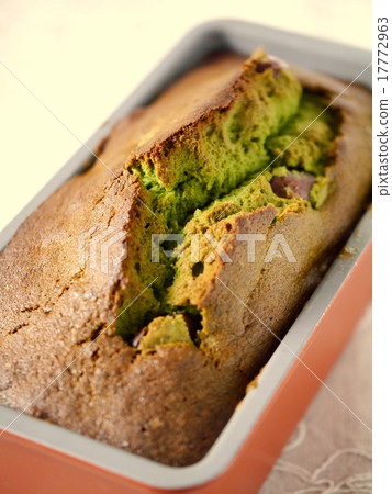Matcha and golden bean pound cake (freshly baked) 17772963