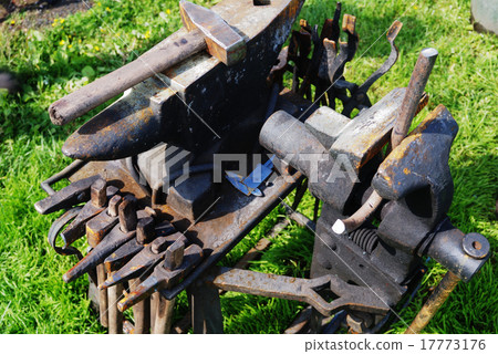 tools, hammer and anvil tools, hammer and anvil 17773176