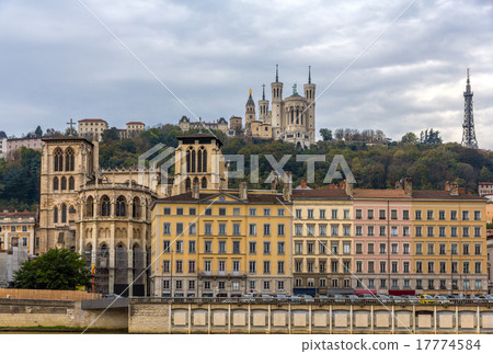 Cathedrale Saint Jean and Basilique Notre Dame 17774584