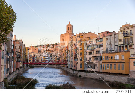 Girona Cathedral with Eiffel bridge over the Onyar 17774711