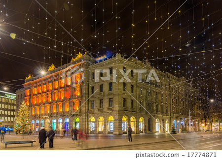Paradeplatz and Bahnhofstrasse in Zurich 17774871
