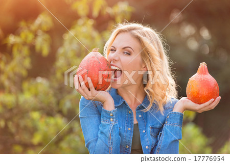 Beautiful woman harvesting pumpkins 17776954