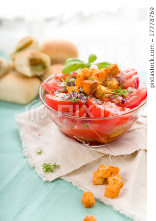 Tomato salad with herbs and croutons Tomato salad with herbs and croutons 17778769