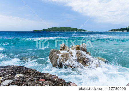 Storm wave on the sea 17780090