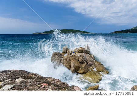 Storm wave on the sea 17780091