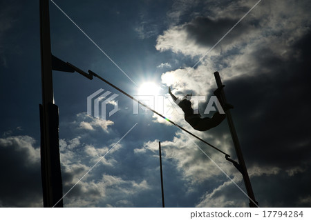 撐竿跳高剪影 撐竿跳高剪影 17794284