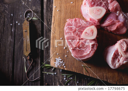 Raw osso buco Raw osso buco 17798675