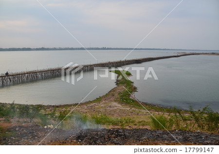 Cambodia Kampong Cham Mekong River and Bamboo Bridge 17799147