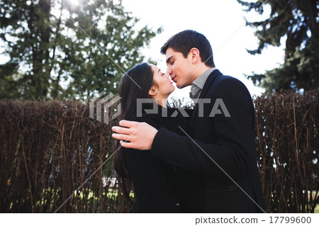 couple in the park couple in the park 17799600