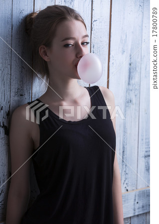 Girl with pink bubble of chewing gum 17800789