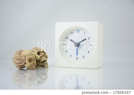The time is now 10.15 am, coffee break time The time is now 10.15 am, coffee break time 17806387