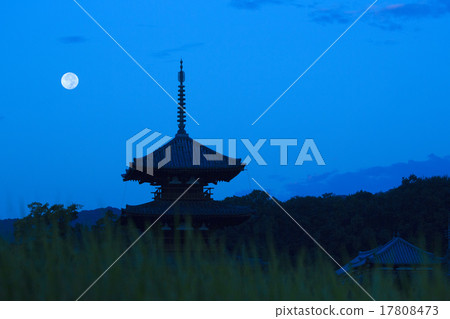 傳說中的寺廟和秋天的收穫月亮 17808473