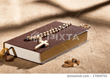 Bibble And Cross 17809702