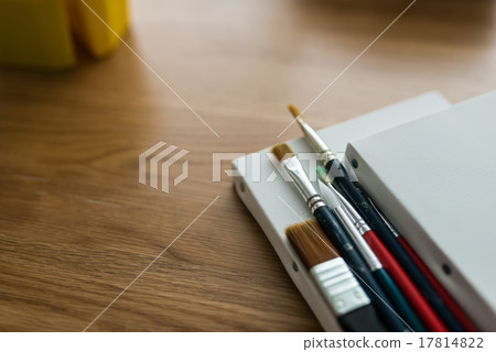 畫筆和畫布 畫筆和畫布 17814822