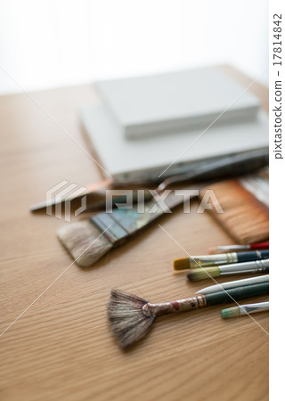 Brush and canvas 17814842