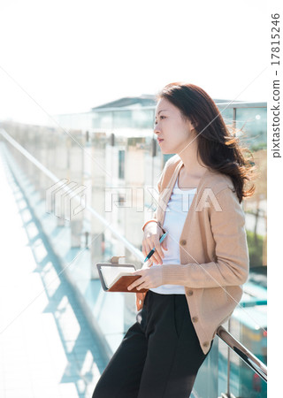 Casual business woman Casual business woman 17815246