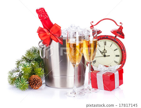 Champagne, christmas clock and fir tree 17817145