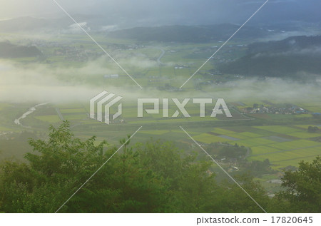 岩手縣遠野市遠野盆地的雲海 17820645