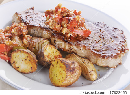 图库照片: loin steak with potatoes and sauce