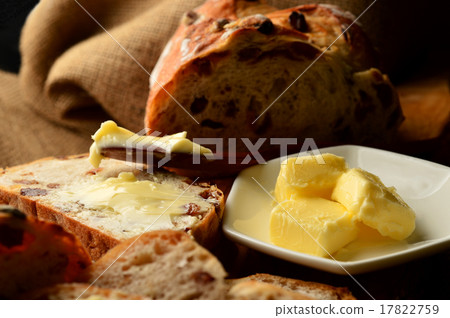 White grapes and walnut bread White grapes and walnut bread 17822759