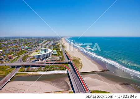 Aerial photograph of a toll road running along the refreshing early summer Kujukuri coast and a long sandy beach Aerial photograph of a toll road running along the refreshing early summer Kujukuri coast and a long sandy beach 17822849