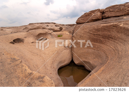 Sam pan bok grand canyon, Ubon Ratchathani, Thailand Sam pan bok grand canyon, Ubon Ratchathani, Thailand 17823626