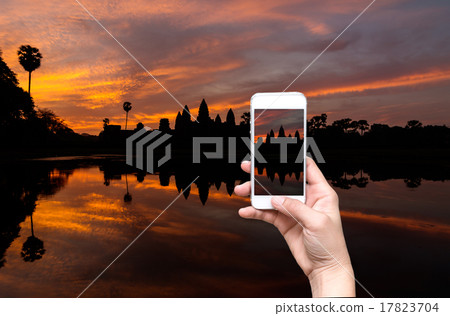 Female hands holding mobile smart phone taking pictures Silhouet Female hands holding mobile smart phone taking pictures Silhouet 17823704