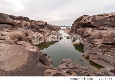 Sam pan bok grand canyon, Ubon Ratchathani, Thailand Sam pan bok grand canyon, Ubon Ratchathani, Thailand 17823833